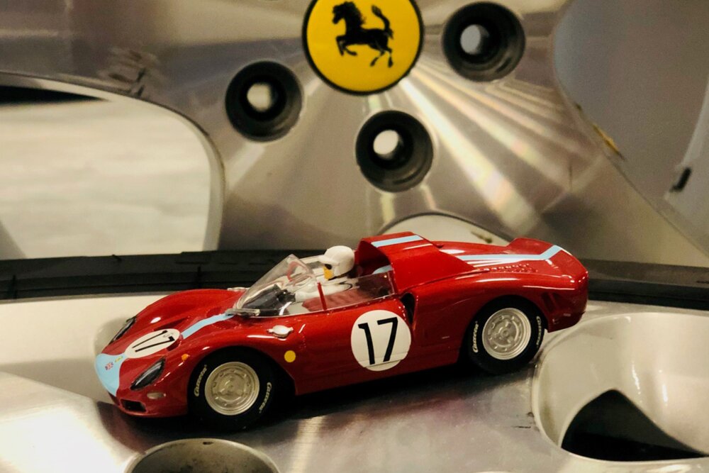 Carrera 27570 Ferrari 365 P2 Maranello Concessionaires 1/32 Slot Car 